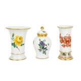 MEISSEN 2 Vasen und 1 Deckelvase, 1. und 4. Wahl, 20. Jahrhundert: - photo 1