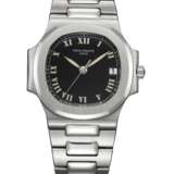 Patek Philippe. PATEK PHILIPPE, REF. 3800/1A-001, A STEEL NAUTILUS WITH BLACK DIAL AND ROMAN NUMERALS - photo 3