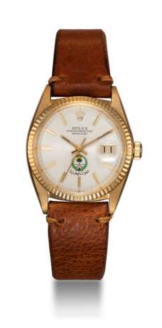 Rolex. ROLEX, A GOLD OYSTER PERPETUAL DATEJUST WITH SAUDI ARABIAN ARMED FORCES CREST, REF. 1601 - photo 3