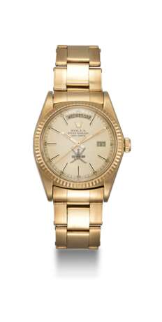 Rolex. ROLEX, A YELLOW GOLD OYSTER PERPETUAL DAY-DATE WITH “KHANJAR” INSIGNIA, REF. 1803 - фото 3