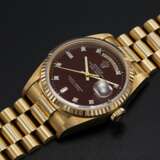 Rolex. ROLEX, 18k GOLD OYSTER PERPETUAL DAY-DATE WITH “OXBLOOD STELLA DIAL”, REF. 18238 - фото 1