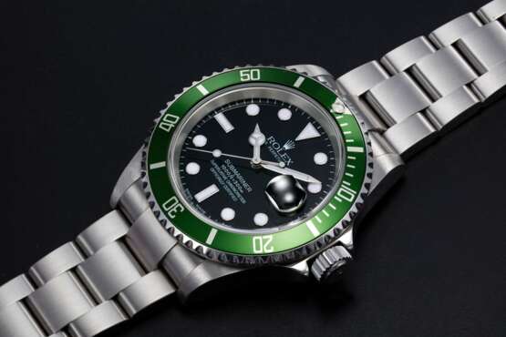 Rolex. ROLEX, A STAINLESS STEEL OYSTER PERPETUAL SUBMARINER “FLAT FOUR”, REF. 16610LV - Foto 1