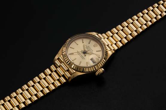 Rolex. ROLEX. A LADIES YELLOW GOLD OYSTER PERPETUAL DATEJUST, REF. 69178 - photo 1