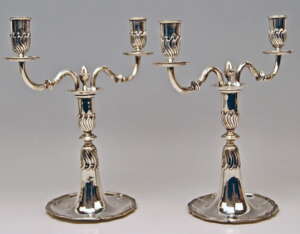 Серебряная пара подсвечников, возможно, Испания, изготовленная около 1880 года.
