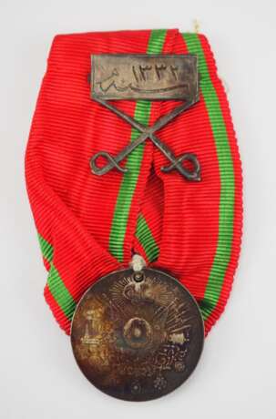 Türkei: Liakat-Medaille, in Silber, mit Säbel und Datumsspange. - photo 1