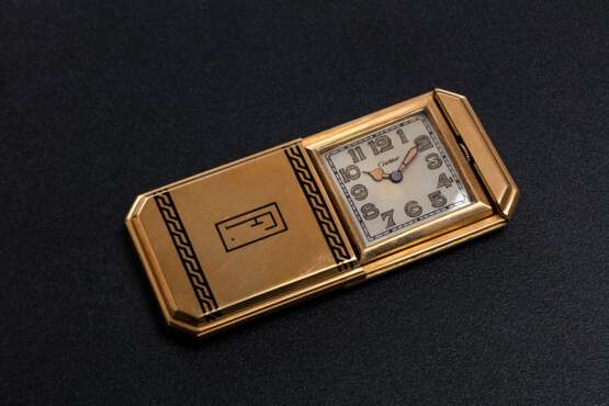 CARTIER, A GOLD SLIDING ART DECO PURSE WATCH WITH IWC MOVEMENT - фото 1