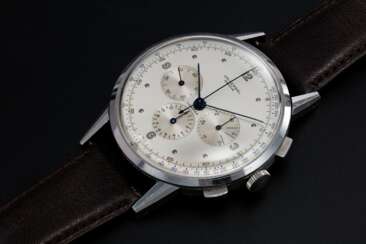 UNIVERSAL GENÈVE, AN OVERSIZED STEEL CHRONOGRAPH WRISTWATCH WITH A TWO TONE DIAL, REF. 22'430