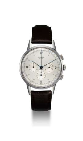 Universal. UNIVERSAL GENÈVE, AN OVERSIZED STEEL CHRONOGRAPH WRISTWATCH WITH A TWO TONE DIAL, REF. 22'430 - Foto 3