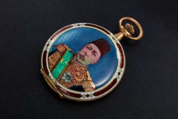 A LATE OTTOMAN GOLD HUNTER CASE POCKET WATCH WITH AN ENAMEL PORTRAIT OF MEHMET V