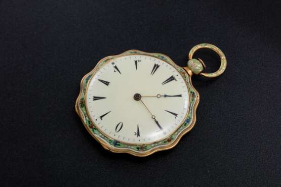 LE ROY, A GOLD AND ENAMEL SCALLOP-SHAPED CASE POCKET WATCH MADE FOR THE TURKISH MARKET - фото 2