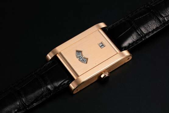 CARTIER. A LIMITED EDITION TANK JUMPING HOURS WRISTWATCH, REF.2817, 061/100 - Foto 1