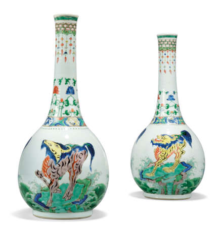A MATCHED PAIR OF LARGE CHINESE FAMILLE VERTE BOTTLE VASES - фото 1
