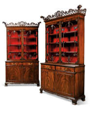 A PAIR OF CHIPPENDALE-STYLE MAHOGANY DISPLAY CABINETS