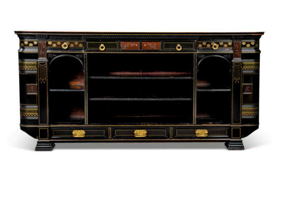 Herter Brothers. AN AMERICAN AESTHETIC MOVEMENT BRASS-INLAID EBONY AND EBONISED SIDE CABINET - Foto 1