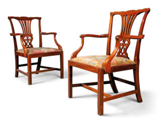 A PAIR OF GEORGE III MAHOGANY OPEN ARMCHAIRS