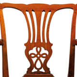 A PAIR OF GEORGE III MAHOGANY OPEN ARMCHAIRS - фото 2