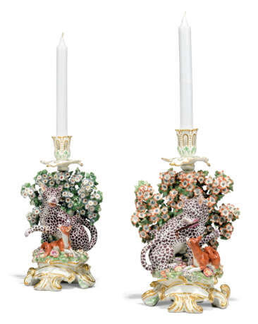 Chelsea Ceramic Factory. A PAIR OF CHELSEA PORCELAIN FABLE CANDLESTICKS - фото 3