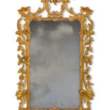 A PAIR OF GEORGE II GILTWOOD MIRRORS - Foto 2