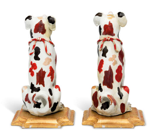 A PAIR OF PORCELAIN MODELS OF HOUNDS - photo 4