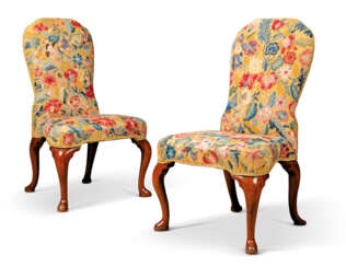 A PAIR OF GEORGE I WALNUT SIDE CHAIRS