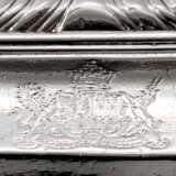 Skeene, William. A GEORGE II SILVER MEAT-DISH AND A PAIR OF GEORGE II SILVER SAUCEBOATS - photo 4