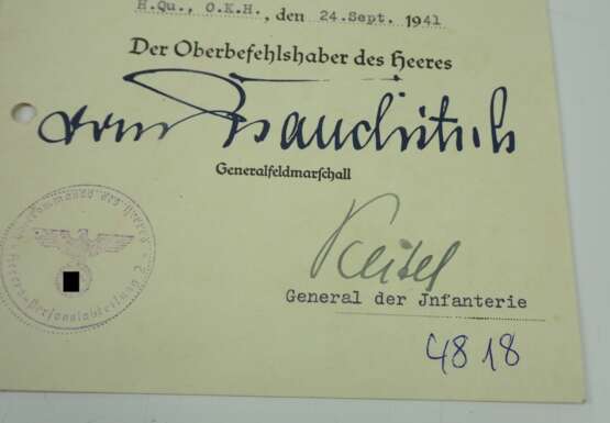 Sammlung von 6 Kriegsverdienstkreuz Urkunden. - photo 2