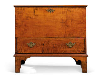 AN AMERICAN &#39;CHIPPENDALE&#39; MAPLE CHEST WITH DRAWER