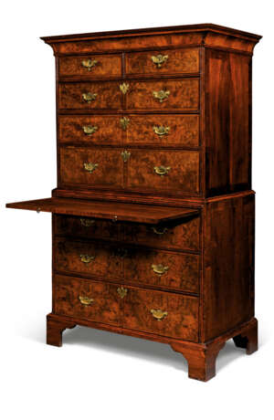 A GEORGE I FIGURED WALNUT CHEST-ON-CHEST - photo 3
