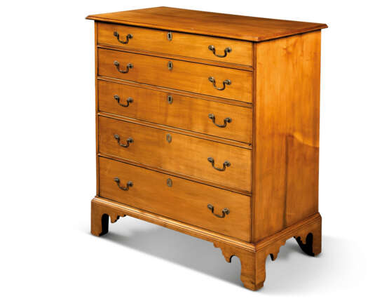 AN AMERICAN `CHIPPENDALE` BIRCH TALL CHEST OF DRAWERS - photo 3