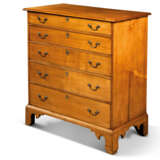 AN AMERICAN `CHIPPENDALE` BIRCH TALL CHEST OF DRAWERS - photo 3