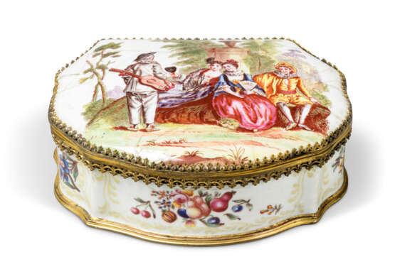A GROUP OF CONTINENTAL ENAMEL SNUFF-BOXES AND COVERS - фото 4