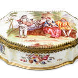 A GROUP OF CONTINENTAL ENAMEL SNUFF-BOXES AND COVERS - photo 4