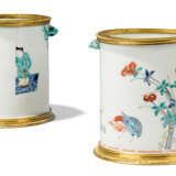 A PAIR OF LOUIS XV ORMOLU-MOUNTED CHANTILLY PORCELAIN `KAKIEMON` GLASS COOLERS - фото 3