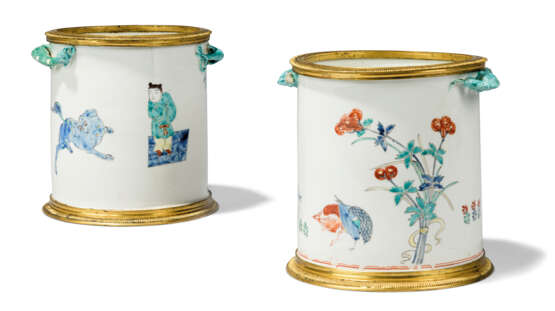 A PAIR OF LOUIS XV ORMOLU-MOUNTED CHANTILLY PORCELAIN `KAKIEMON` GLASS COOLERS - фото 3