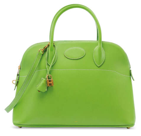Hermes. A VERT CRU COURCHEVEL LEATHER BOLIDE 37 WITH GOLD HARDWARE - фото 1