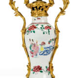 A PAIR OF ORMOLU-MOUNTED CHINESE PORCELAIN TABLE LAMPS - photo 4