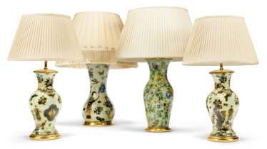 A GROUP OF FOUR REVERSE-DECORATED GLASS 'DECALCOMANIA' TABLE LAMPS