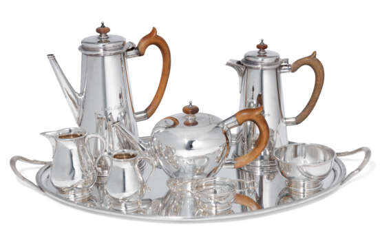 Willson, Walter. AN ELIZABETH II SILVER EIGHT-PIECE TEA AND COFFEE SERVICE - photo 1