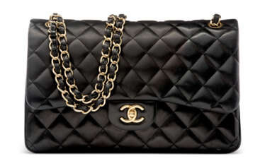A BLACK QUILTED LAMBSKIN LEATHER JUMBO DOUBLE FLAP BAG WITH SILVER HARDWARE