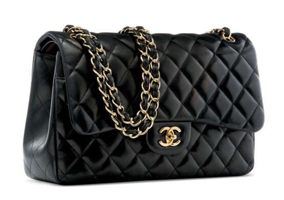 Chanel. A BLACK QUILTED LAMBSKIN LEATHER JUMBO DOUBLE FLAP BAG WITH SILVER HARDWARE - photo 2