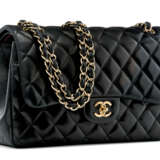 Chanel. A BLACK QUILTED LAMBSKIN LEATHER JUMBO DOUBLE FLAP BAG WITH SILVER HARDWARE - фото 2