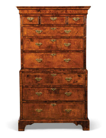 A GEORGE II WALNUT CHEST-ON-CHEST - фото 1