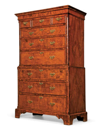 A GEORGE II WALNUT CHEST-ON-CHEST - Foto 2