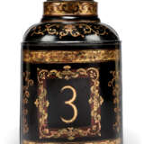 A SET OF THREE BLACK AND GILT TOLE TEA-CANISTER TABLE LAMPS - фото 4