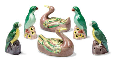 A PAIR OF CHINESE EXPORT DUCK TUREENS AND COVERS