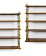 Étagères murale. A PAIR OF GEORGE III-STYLE BRASS-MOUNTED AMERICAN WALNUT HANGING-SHELVES