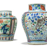 TWO CHINESE WUCAI VASES - Foto 1