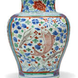 TWO CHINESE WUCAI VASES - Foto 2