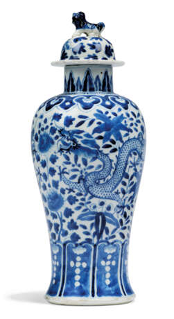 A GROUP OF CHINESE BLUE AND WHITE PORCELAIN - Foto 4