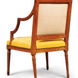A PAIR OF GEORGE III BEECH OPEN ARMCHAIRS - Foto 3